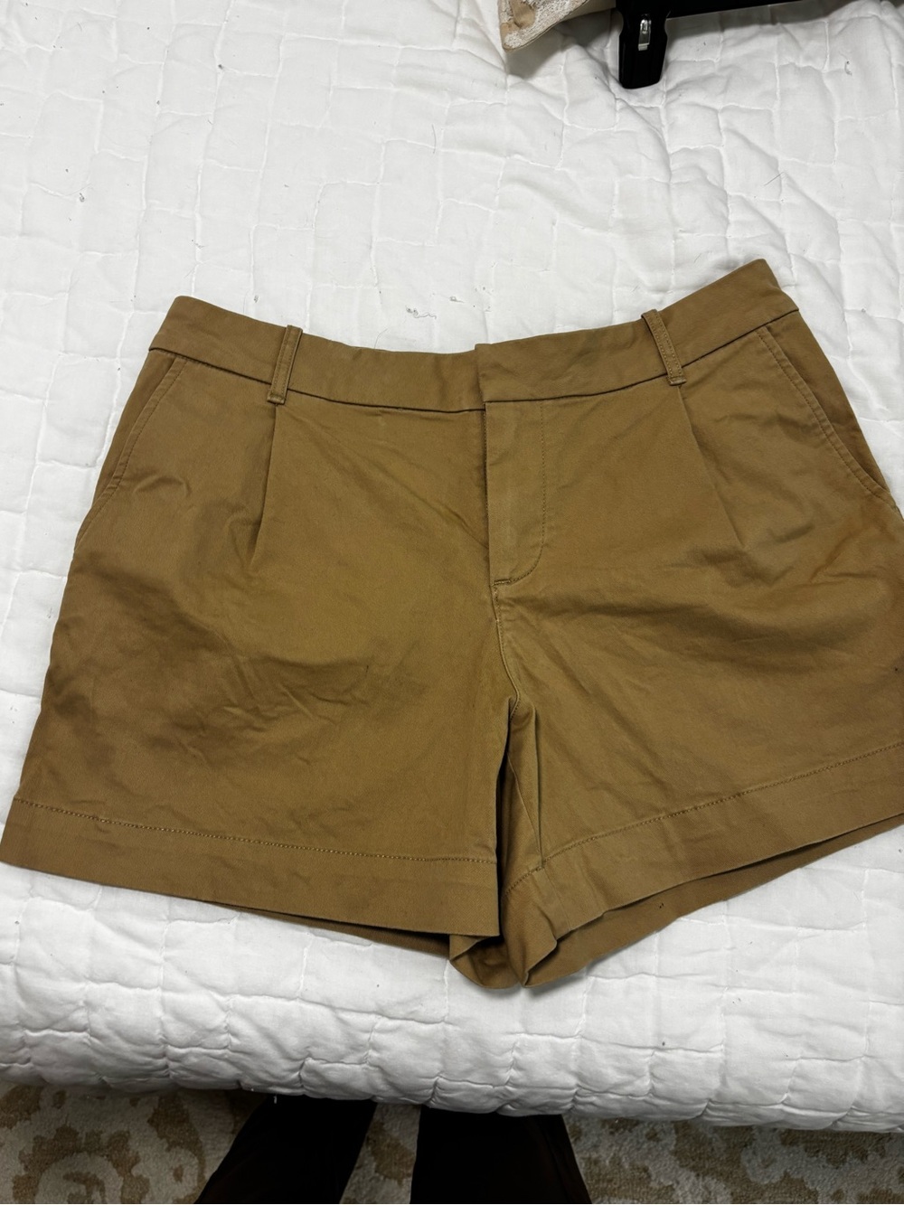 Tommy Bahama sz 10 pleated shorts
